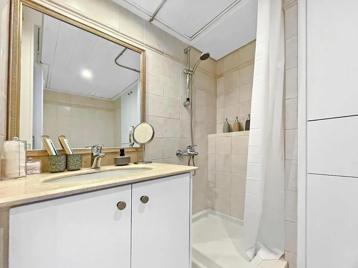 Apartamento 180° Seaview Apt. Right On Famous Beach Promenade Larnaca